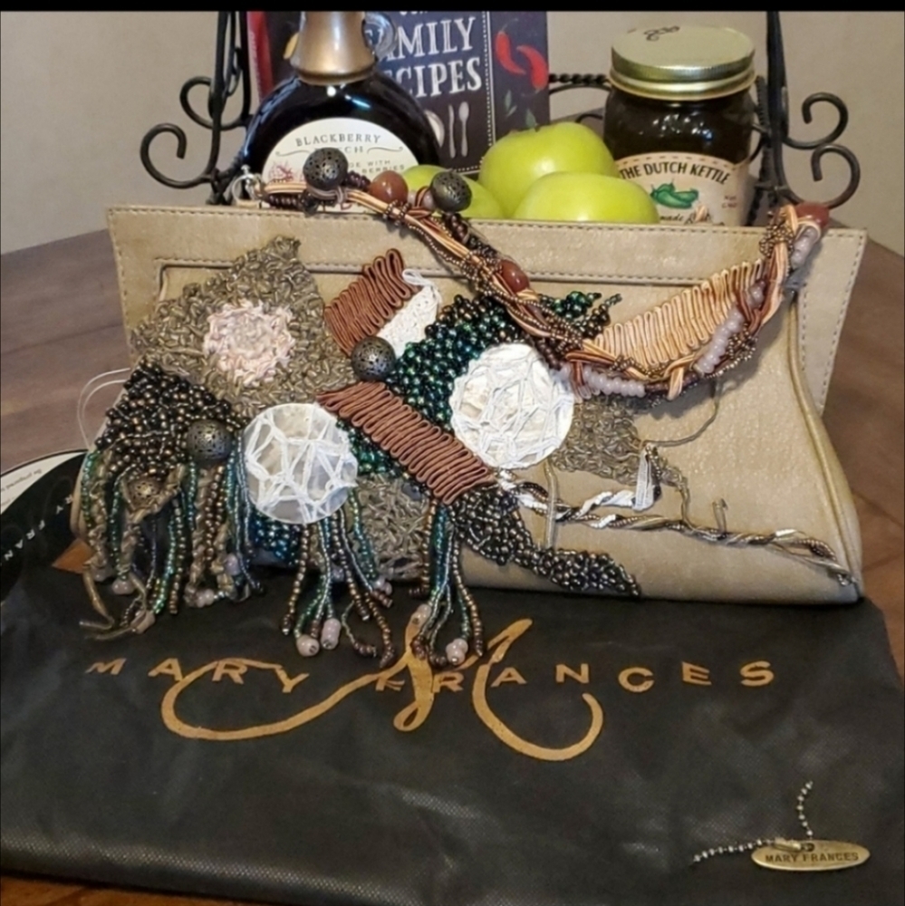 🍃Nwt Mary Frances purse 🍃